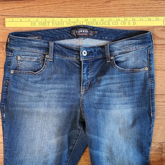 Torrid Premium Medium Wash Jeans Size 12 - Picture 9 of 9